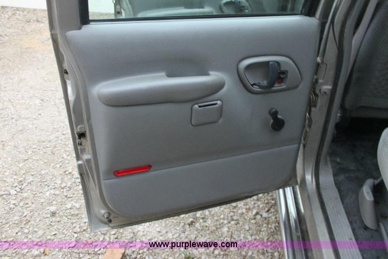 image for item 6327 1999 Chevrolet Suburban 2500 SUV