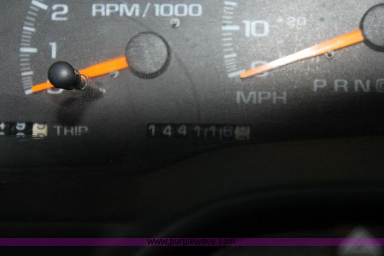 image for item 6327 1999 Chevrolet Suburban 2500 SUV