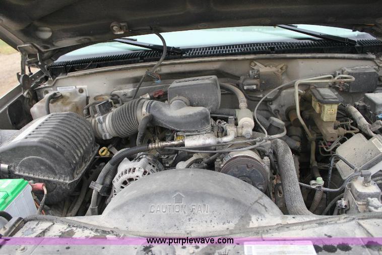 image for item 6327 1999 Chevrolet Suburban 2500 SUV