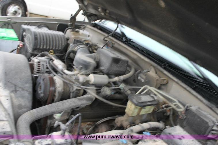 image for item 6327 1999 Chevrolet Suburban 2500 SUV