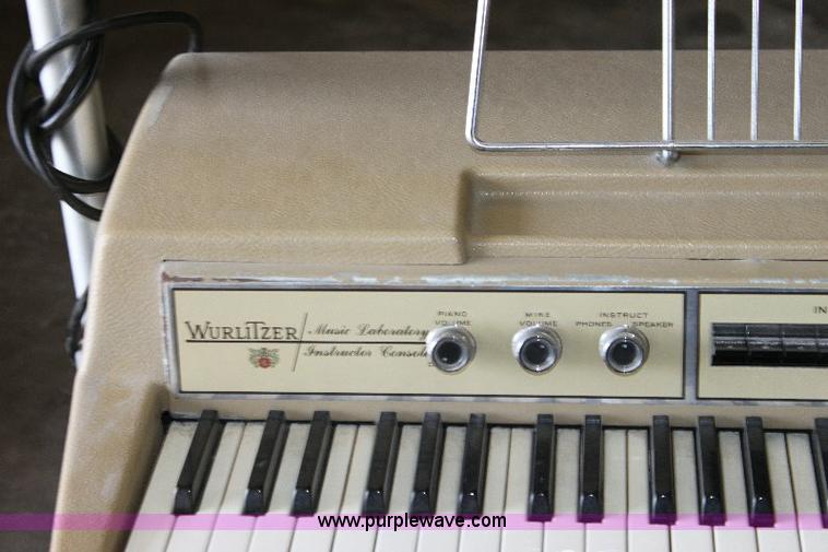 image for item 6328 Wurlitzer key note visualizer instructional pianos