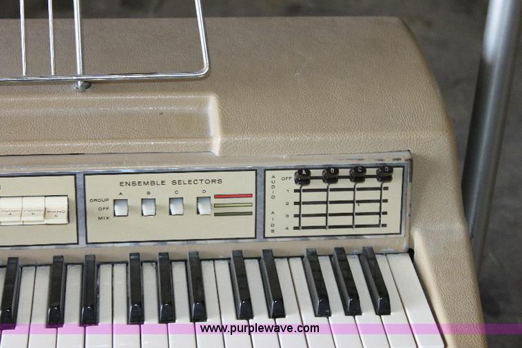 image for item 6328 Wurlitzer key note visualizer instructional pianos