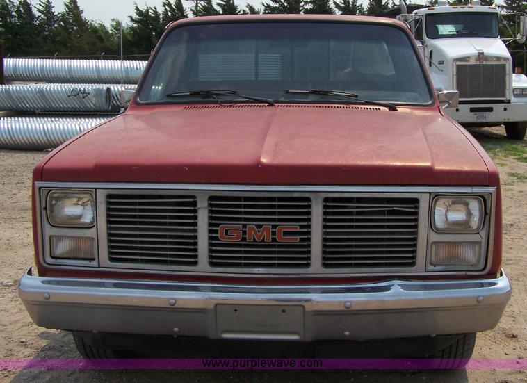 image for item 7320 1985 GMC Sierra C1500 pickup truck