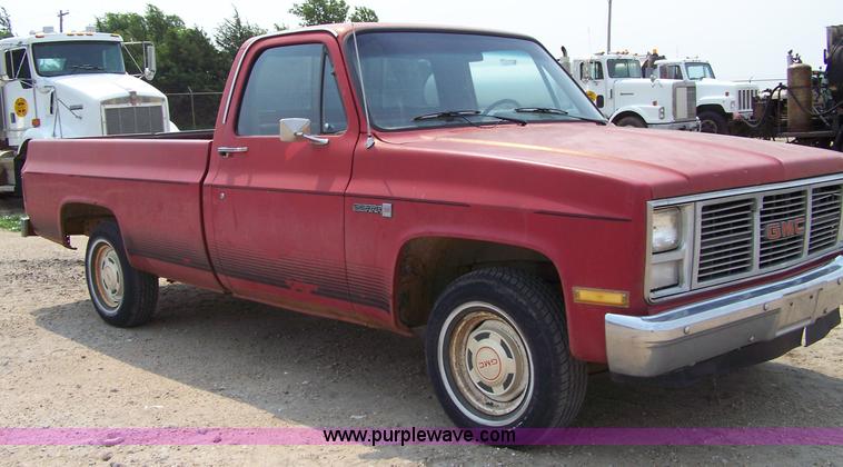 image for item 7320 1985 GMC Sierra C1500 pickup truck