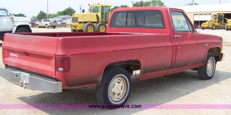 image for item 7320 1985 GMC Sierra C1500 pickup truck