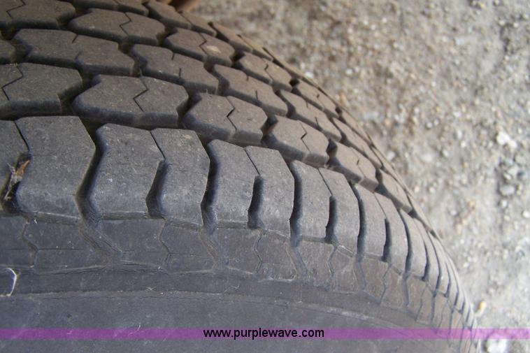 image for item 7320 1985 GMC Sierra C1500 pickup truck