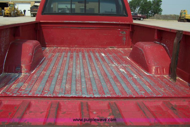 image for item 7320 1985 GMC Sierra C1500 pickup truck