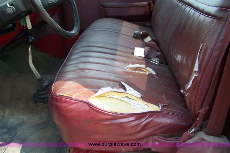 image for item 7320 1985 GMC Sierra C1500 pickup truck