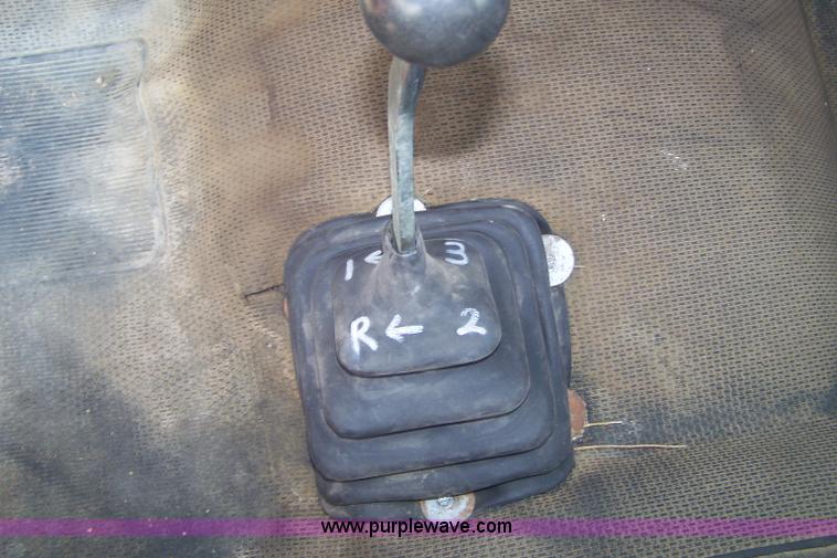 image for item 7320 1985 GMC Sierra C1500 pickup truck