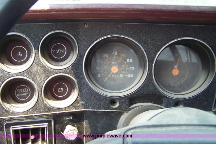 image for item 7320 1985 GMC Sierra C1500 pickup truck