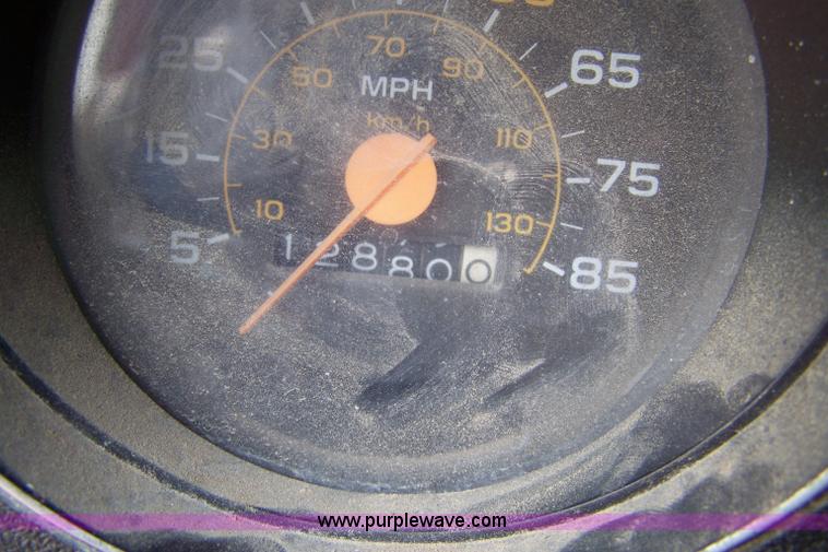 image for item 7320 1985 GMC Sierra C1500 pickup truck