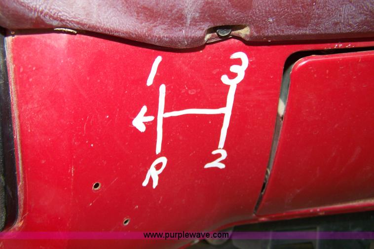 image for item 7320 1985 GMC Sierra C1500 pickup truck