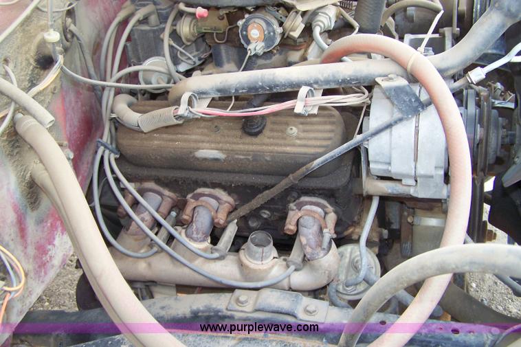 image for item 7320 1985 GMC Sierra C1500 pickup truck