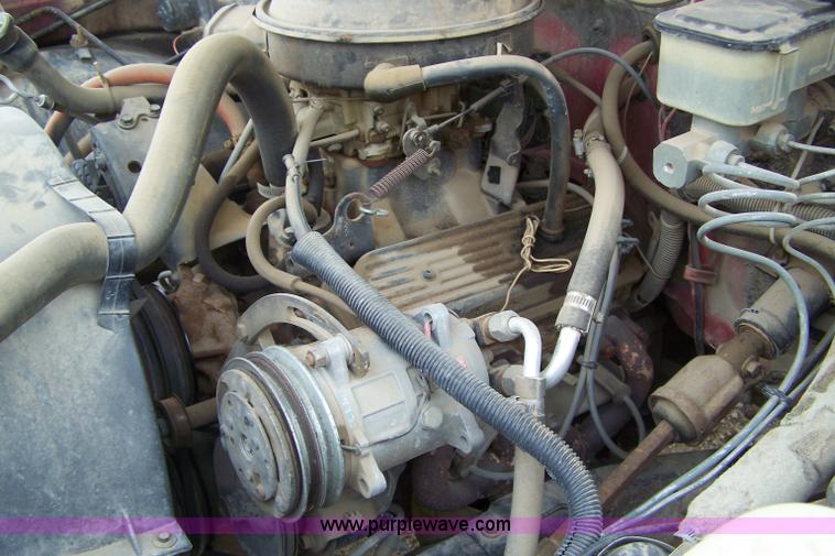 image for item 7320 1985 GMC Sierra C1500 pickup truck