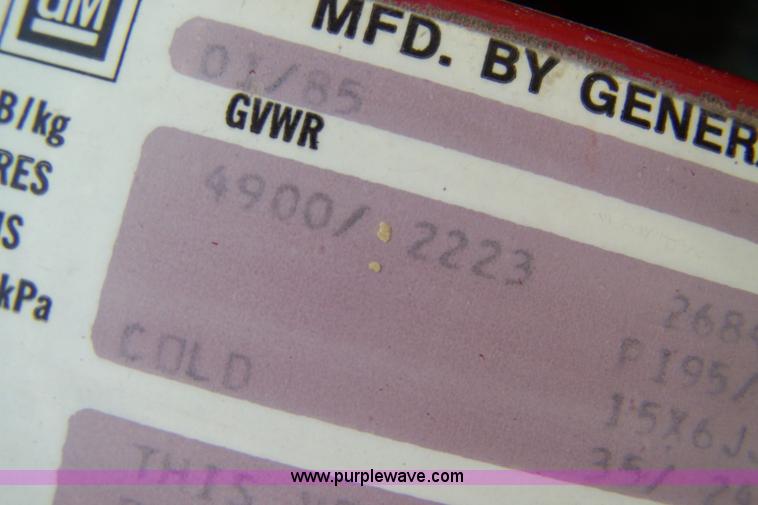 image for item 7320 1985 GMC Sierra C1500 pickup truck