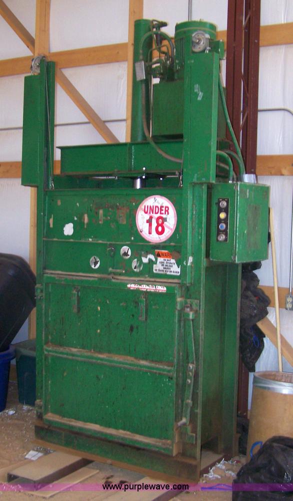 image for item 7383 Cardboard/paper baler