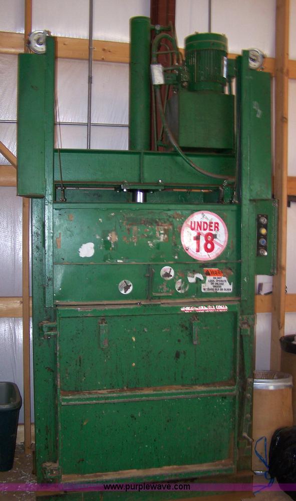 image for item 7383 Cardboard/paper baler