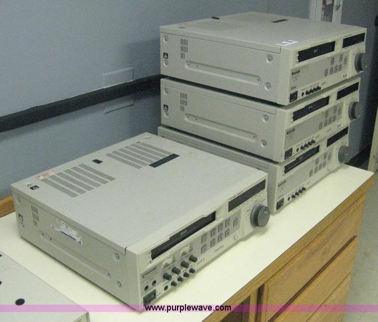 image for item 8005 Assorted VHS players