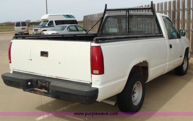 image for item A1004 1988 Chevrolet C1500 Cheyenne pickup truck