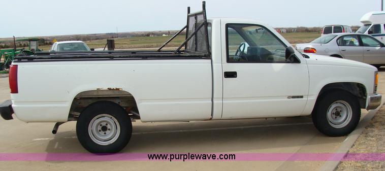 image for item A1004 1988 Chevrolet C1500 Cheyenne pickup truck