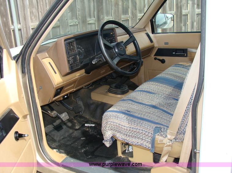 image for item A1004 1988 Chevrolet C1500 Cheyenne pickup truck