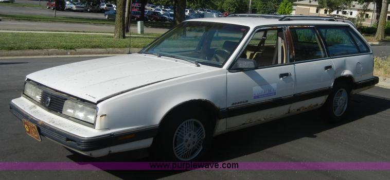 image for item A3002 1991 Pontiac 6000 LE Safari station wagon