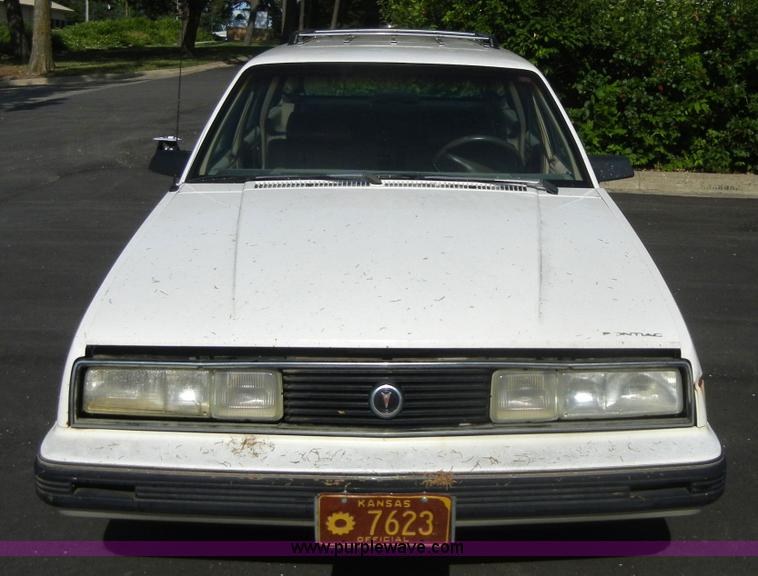 image for item A3002 1991 Pontiac 6000 LE Safari station wagon