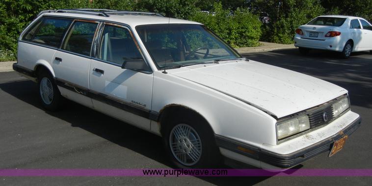 image for item A3002 1991 Pontiac 6000 LE Safari station wagon