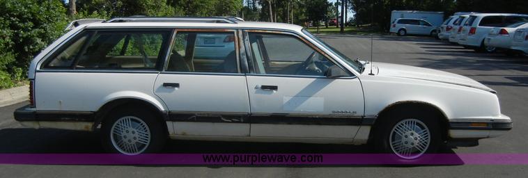 image for item A3002 1991 Pontiac 6000 LE Safari station wagon