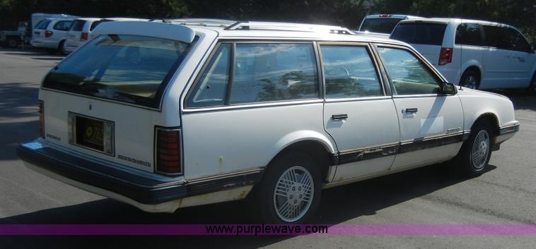 image for item A3002 1991 Pontiac 6000 LE Safari station wagon