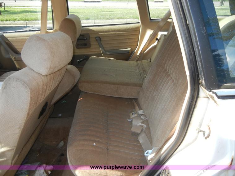 image for item A3002 1991 Pontiac 6000 LE Safari station wagon