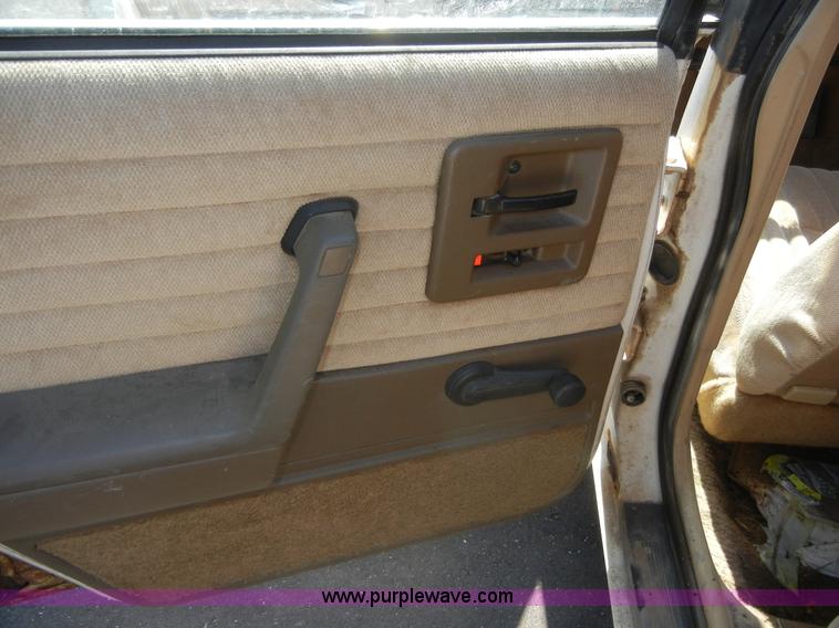 image for item A3002 1991 Pontiac 6000 LE Safari station wagon