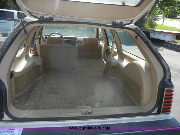 image for item A3002 1991 Pontiac 6000 LE Safari station wagon