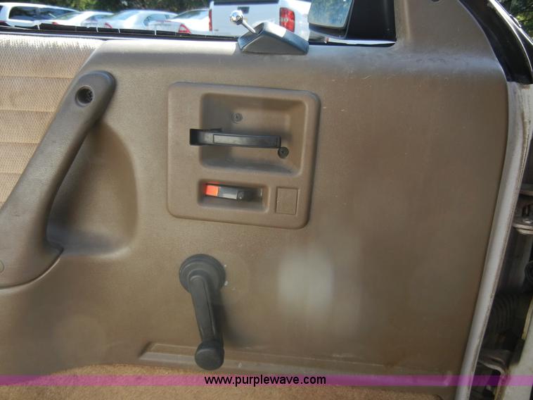 image for item A3002 1991 Pontiac 6000 LE Safari station wagon
