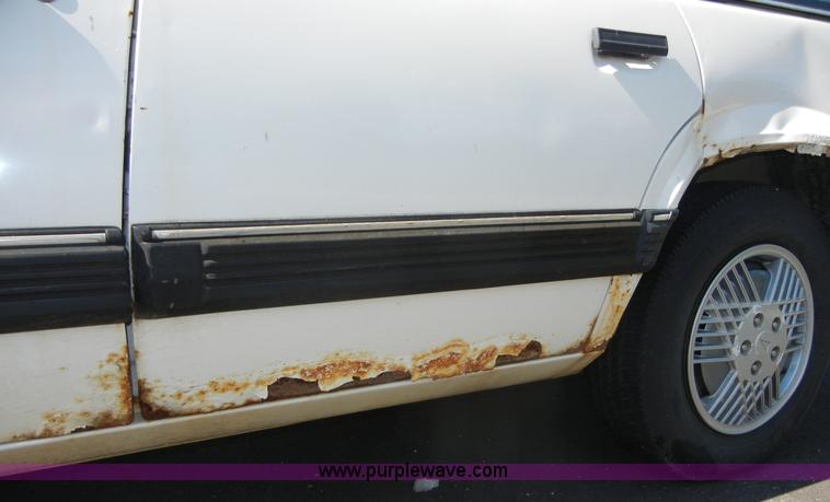image for item A3002 1991 Pontiac 6000 LE Safari station wagon