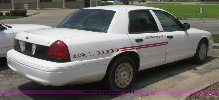 image for item A4252 2003 Ford Crown Victoria Police Interceptor