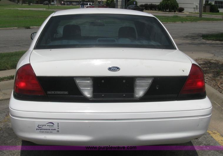 image for item A4252 2003 Ford Crown Victoria Police Interceptor