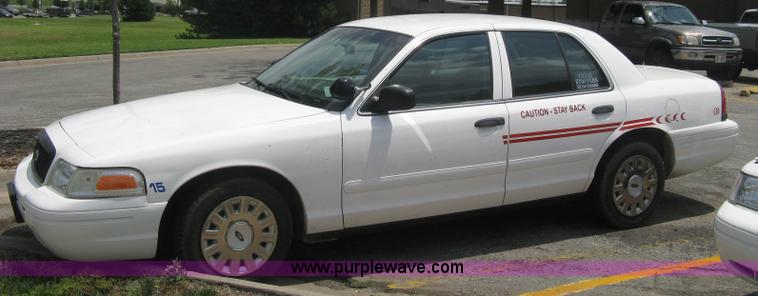 image for item A4252 2003 Ford Crown Victoria Police Interceptor