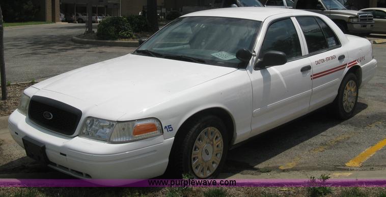 image for item A4252 2003 Ford Crown Victoria Police Interceptor