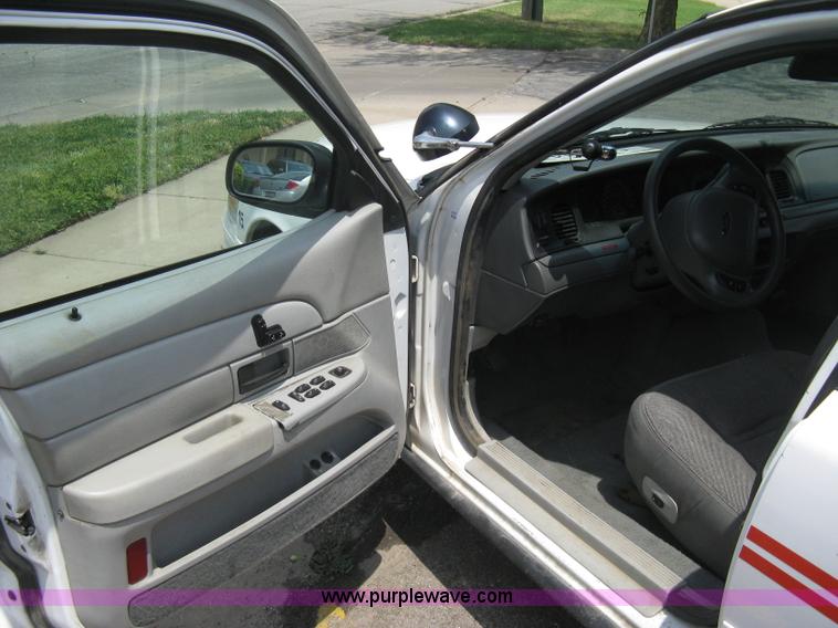 image for item A4252 2003 Ford Crown Victoria Police Interceptor