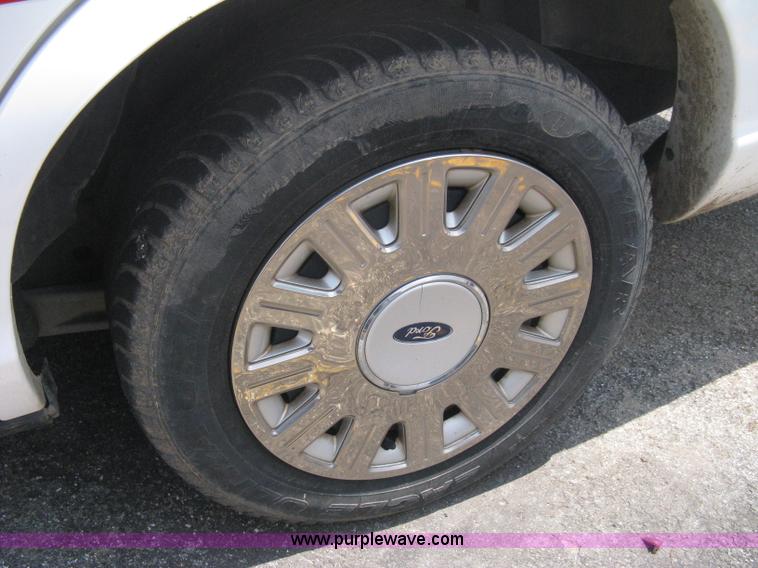 image for item A4252 2003 Ford Crown Victoria Police Interceptor