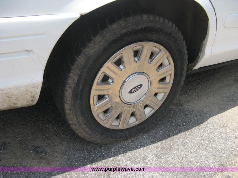 image for item A4252 2003 Ford Crown Victoria Police Interceptor