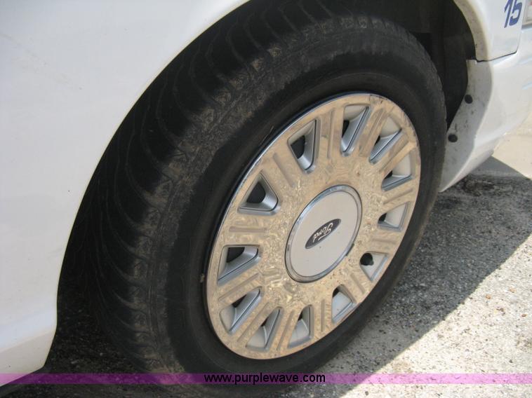 image for item A4252 2003 Ford Crown Victoria Police Interceptor