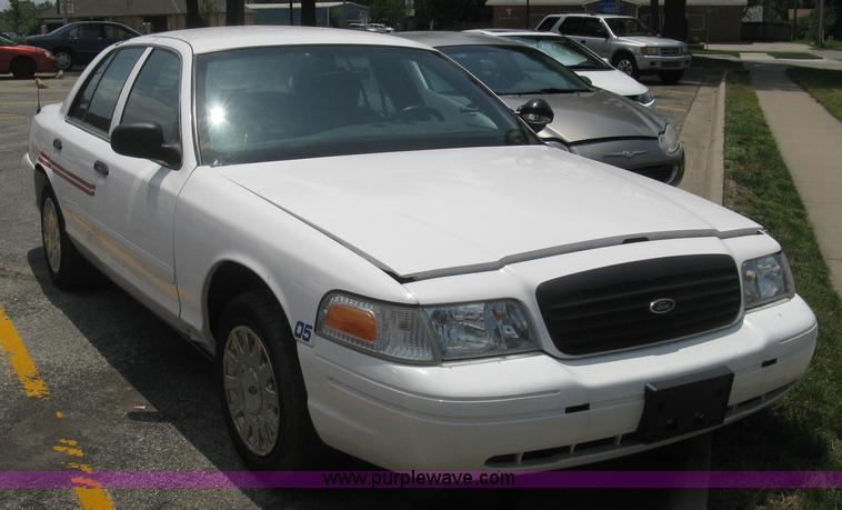 image for item A4253 2005 Ford Crown Victoria Police Interceptor
