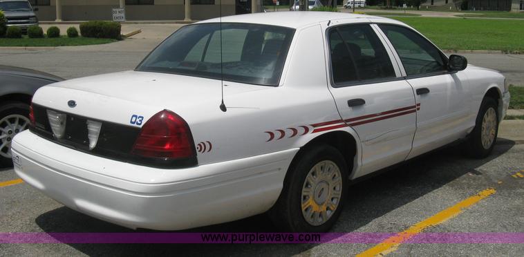 image for item A4253 2005 Ford Crown Victoria Police Interceptor