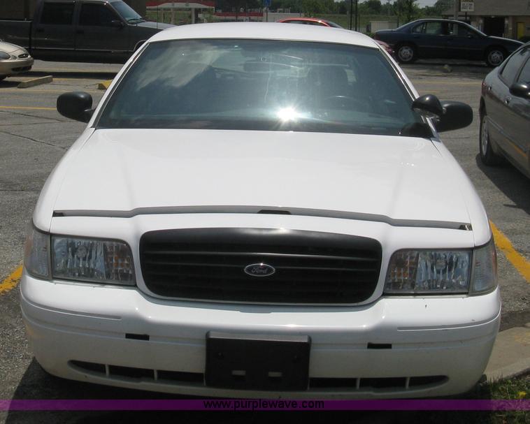 image for item A4253 2005 Ford Crown Victoria Police Interceptor