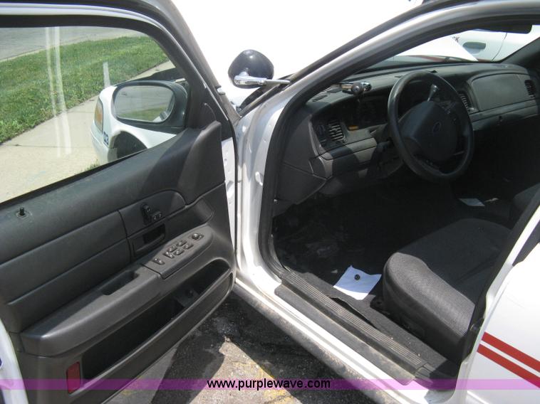 image for item A4253 2005 Ford Crown Victoria Police Interceptor