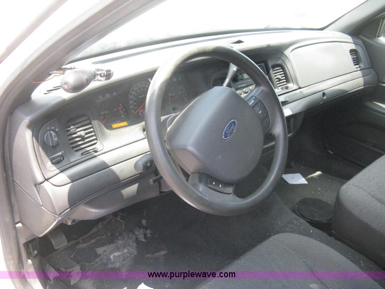 image for item A4253 2005 Ford Crown Victoria Police Interceptor