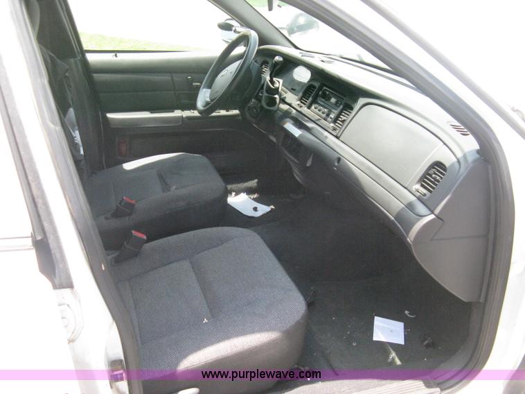 image for item A4253 2005 Ford Crown Victoria Police Interceptor