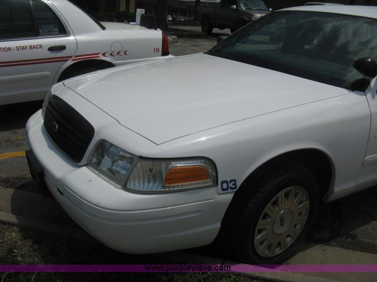 image for item A4253 2005 Ford Crown Victoria Police Interceptor
